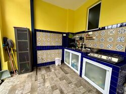 Flora Road (D17), Terrace #552026001